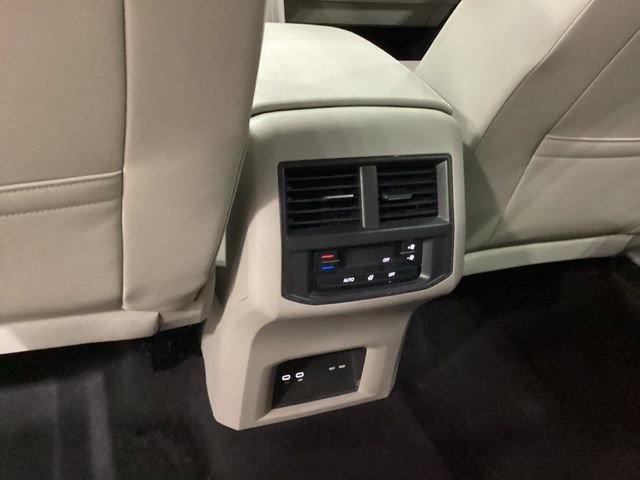Used 2023 Volkswagen Atlas SE w/ Panoramic Sunroof Package AWD/4WD image 13