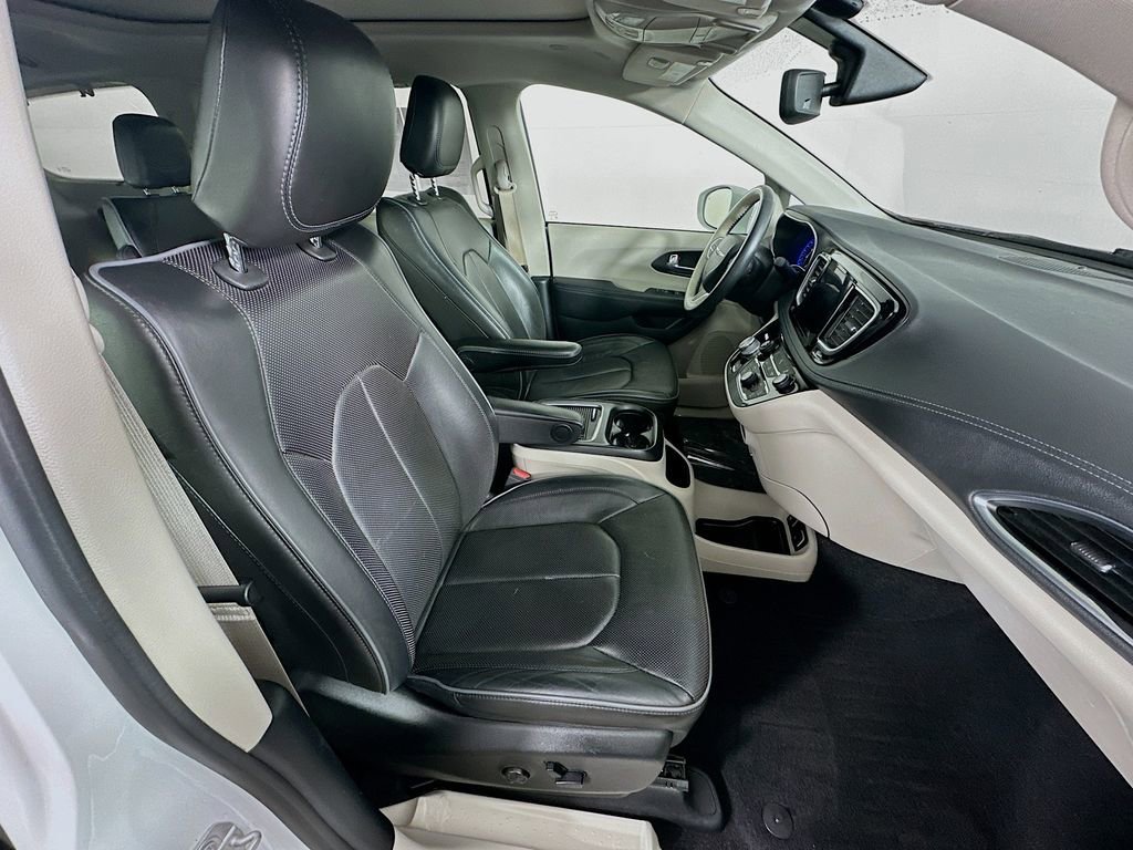 Certified 2020 Chrysler Pacifica Limited image 38
