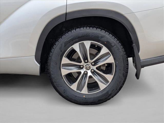 Used 2022 Toyota Highlander XLE FWD image 23