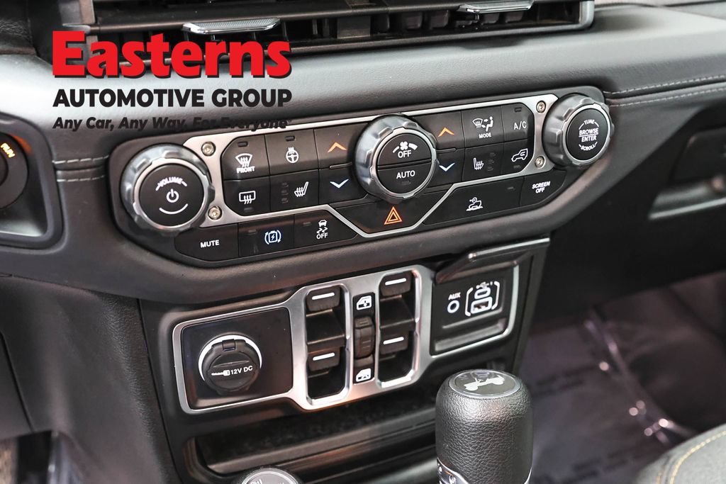 Used 2025 Jeep Wrangler Unlimited Sahara AWD/4WD image 20