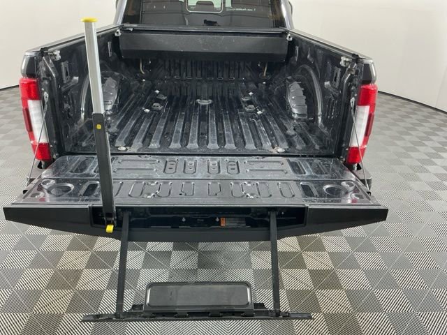 Used 2019 Ford F350 Platinum w/ Platinum Ultimate Package AWD/4WD image 8
