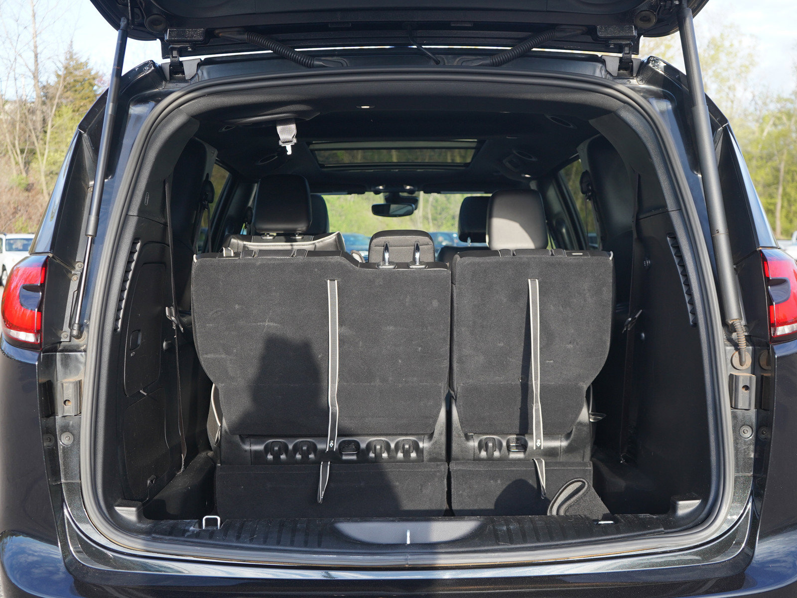Used 2024 Chrysler Pacifica Premium FWD image 18