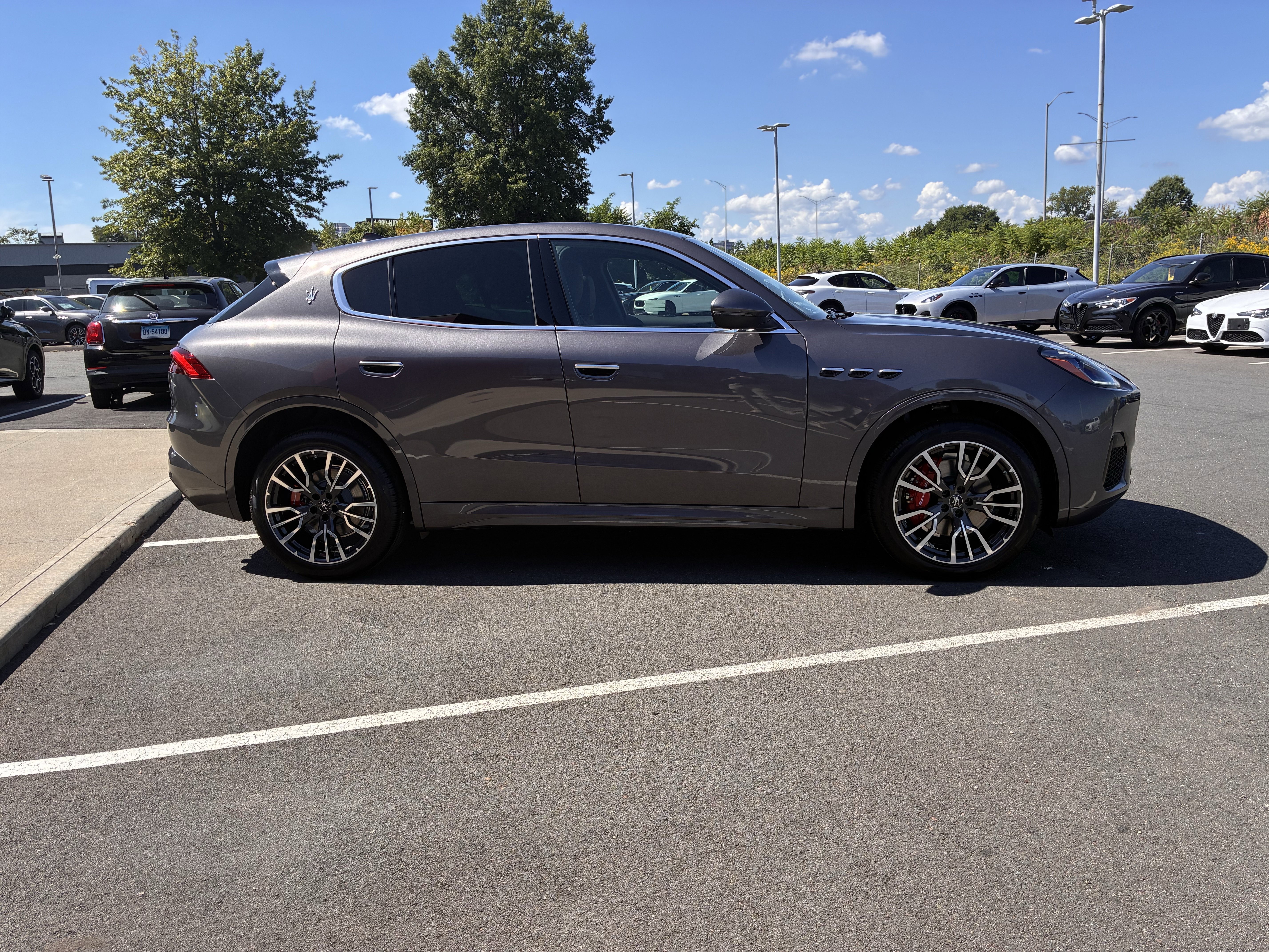 New 2025 Maserati Grecale GT image 5