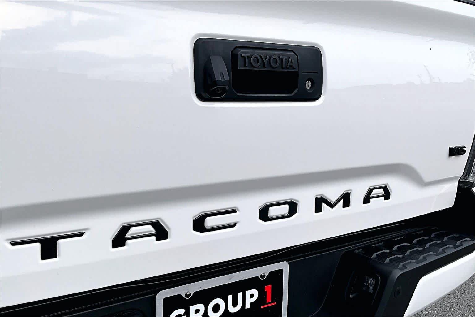 Used 2022 Toyota Tacoma TRD Sport w/ TRD Premium Sport Package AWD/4WD image 31