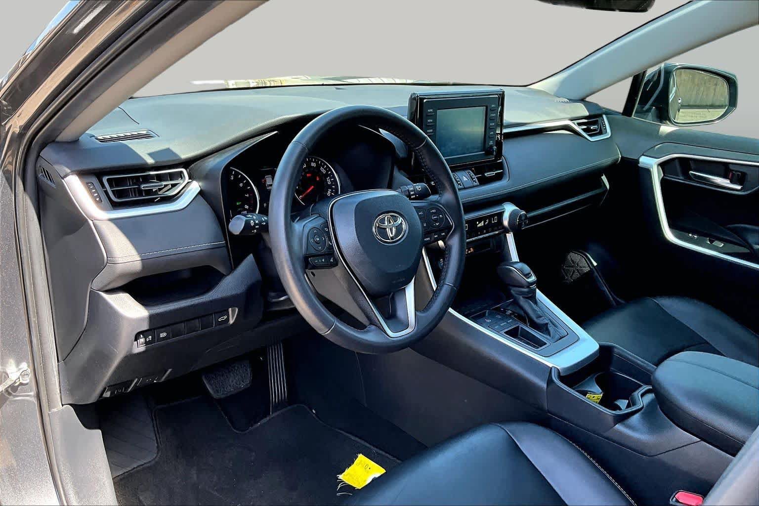 Used 2019 Toyota RAV4 XLE Premium FWD image 18