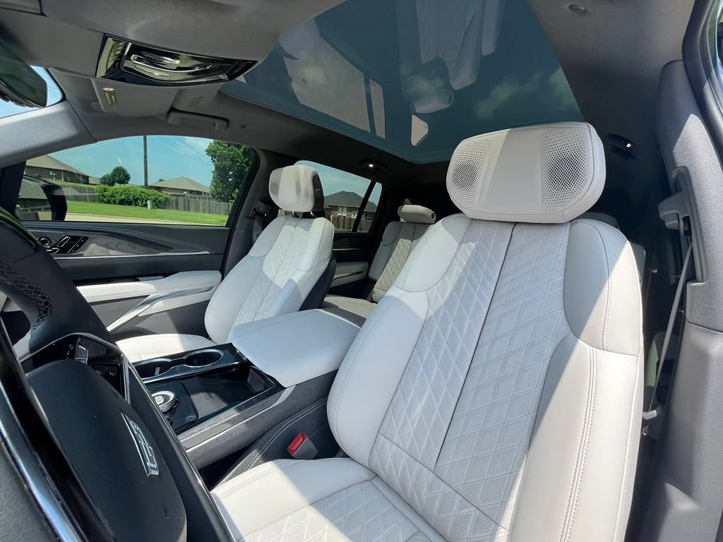 New 2026 Cadillac Escalade IQ Sport 1 w/ LPO, ONYX Package AWD/4WD image 19