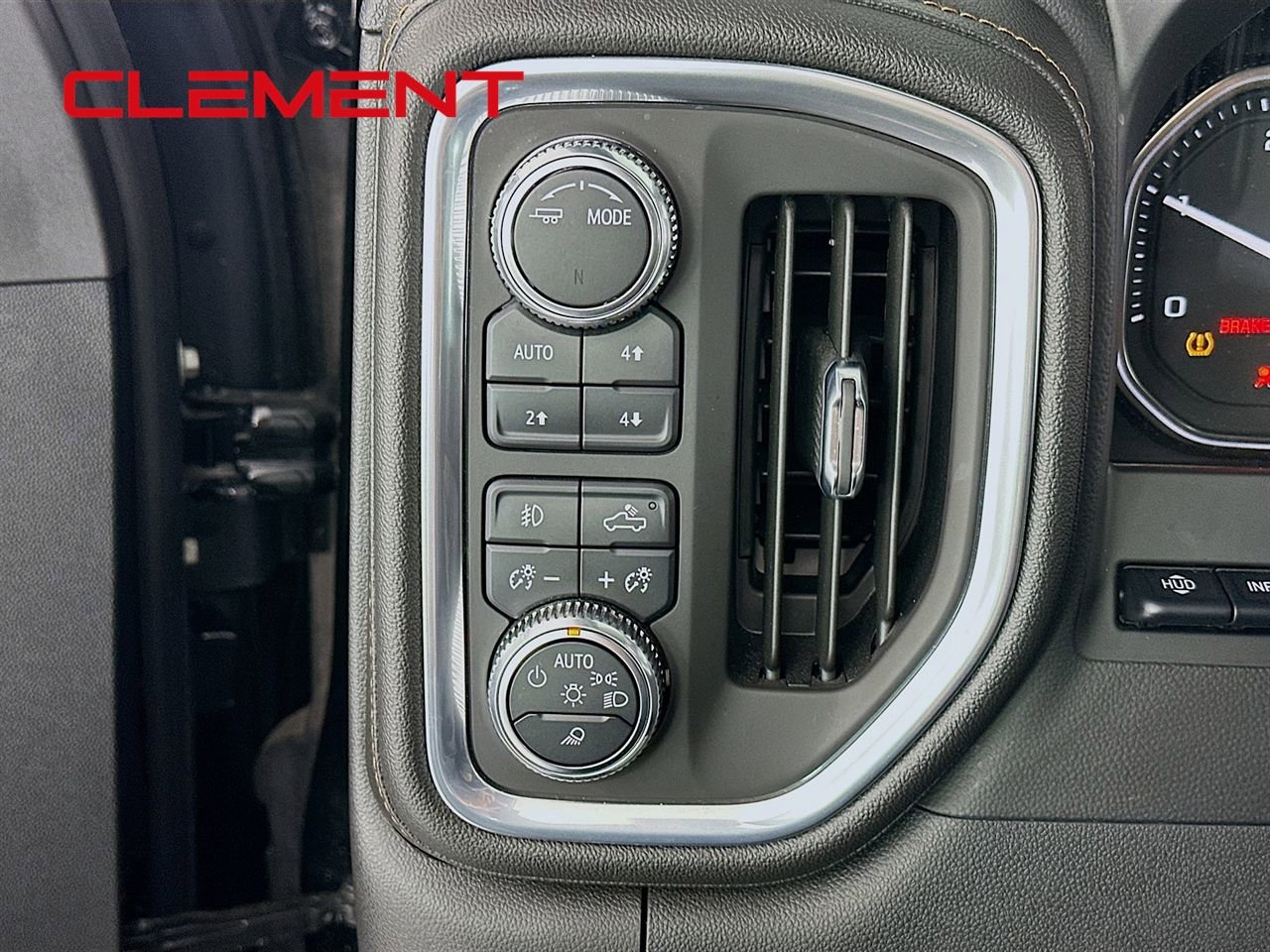 Used 2021 GMC Sierra 3500 AT4 w/ AT4 Premium Plus Package image 12