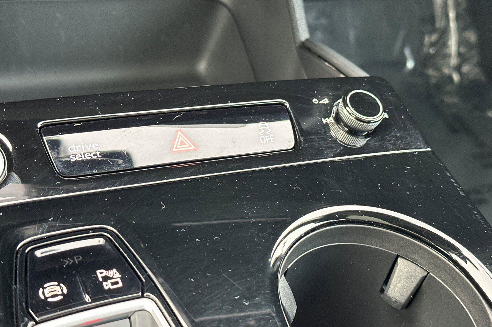 Used 2025 Audi A6 e-tron Premium Plus w/ Premium Plus image 20