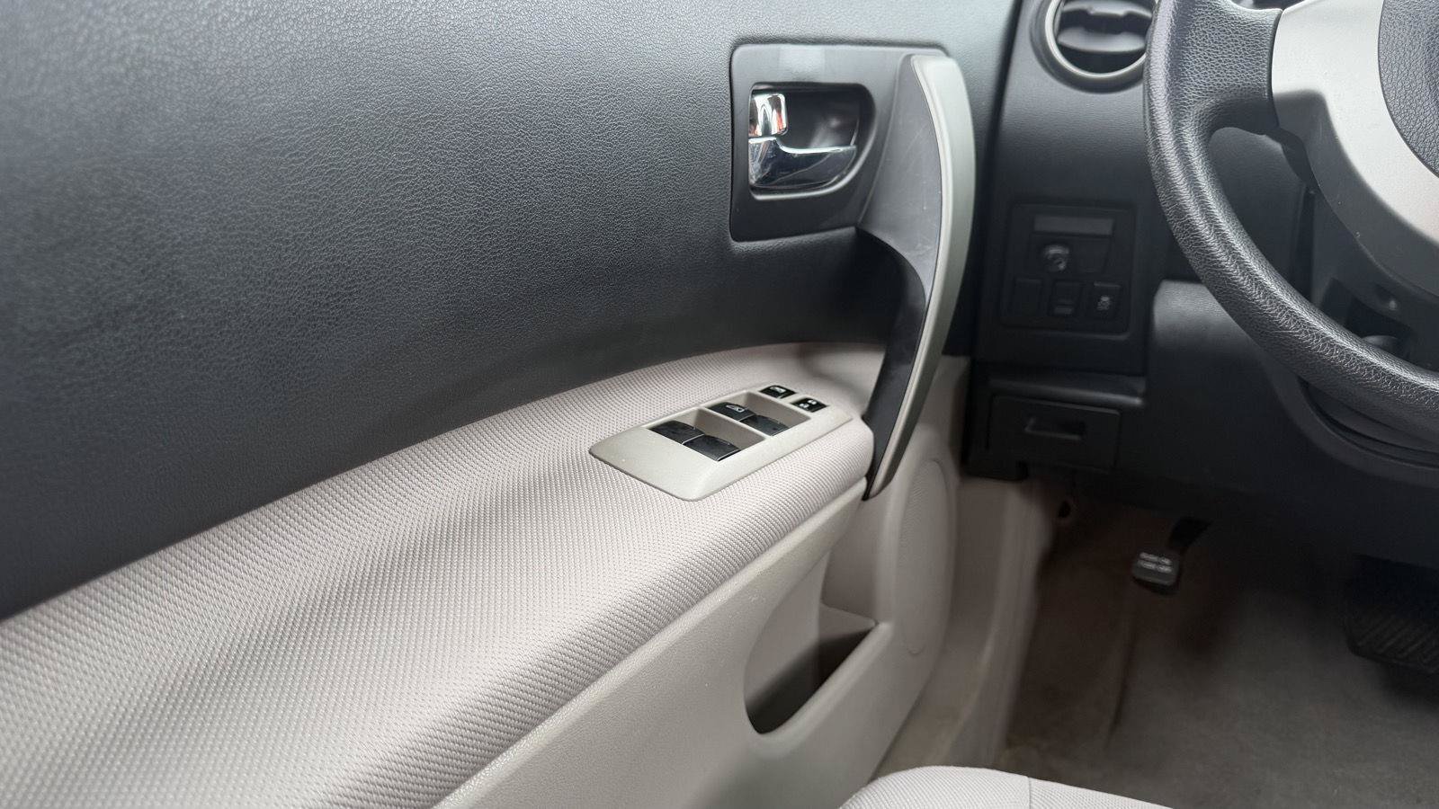 Used 2013 Nissan Rogue S AWD/4WD image 25