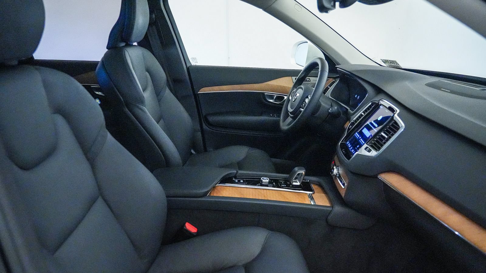 Certified 2024 Volvo XC90 T8 Plus w/ Protection Package Premier AWD/4WD image 18
