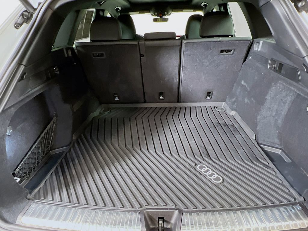 Used 2025 Audi SQ5 Premium Plus w/ Premium Plus Package image 25