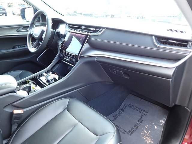 Certified 2023 Jeep Grand Cherokee Limited w/ Black Appearance Package image 13