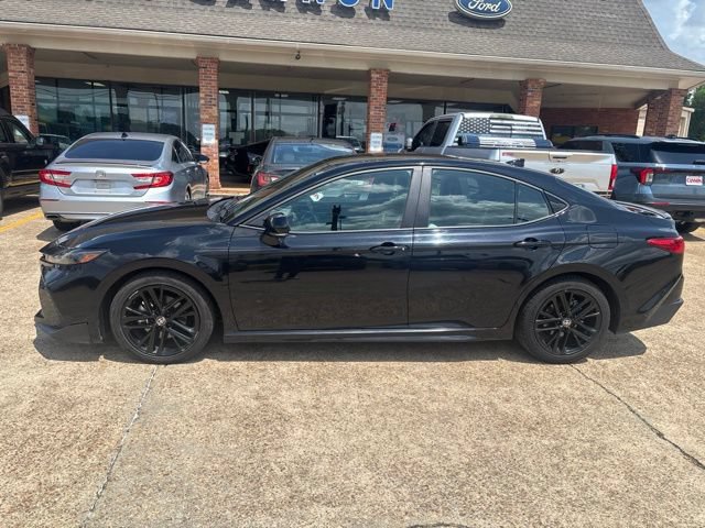Used 2025 Toyota Camry SE FWD image 2