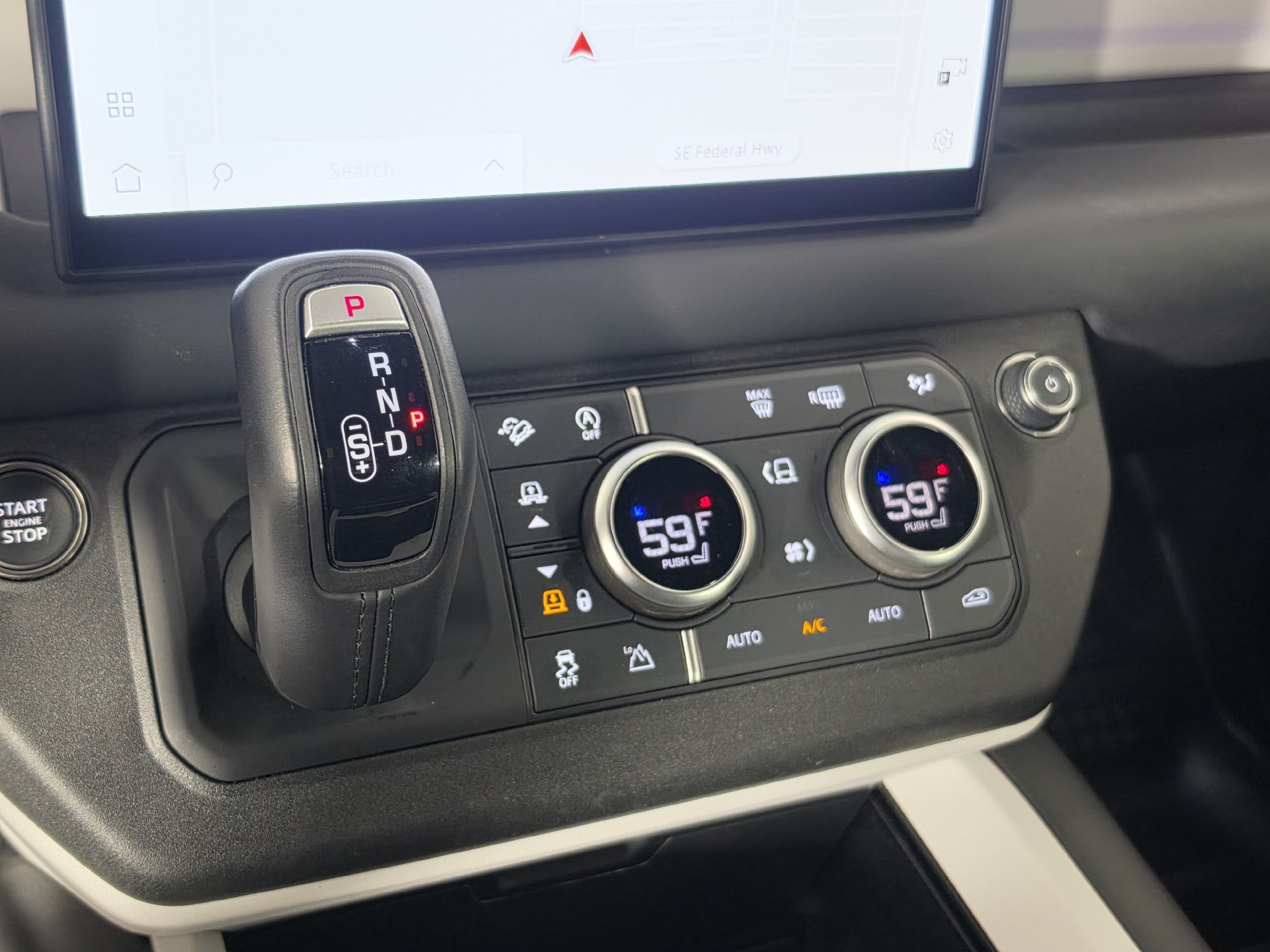 Used 2025 Land Rover Defender 130 X-Dynamic SE AWD/4WD image 15