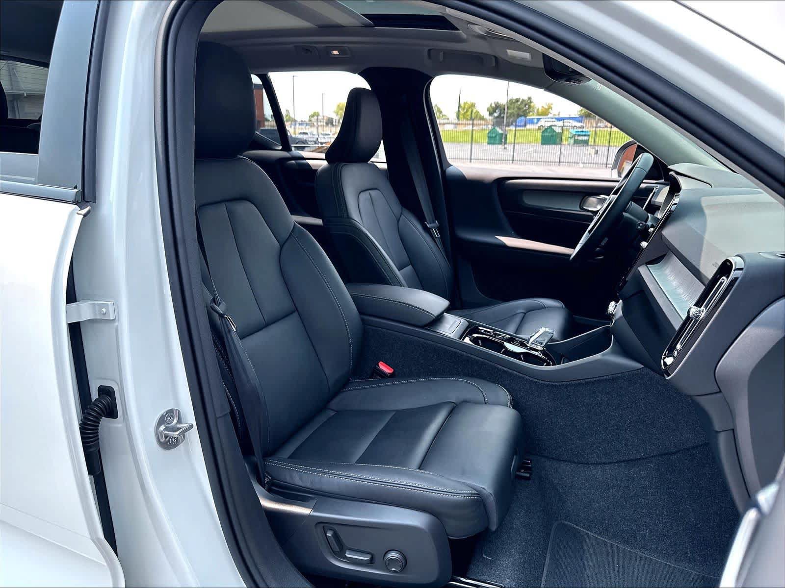Used 2025 Volvo XC40 B5 Ultra AWD/4WD image 10