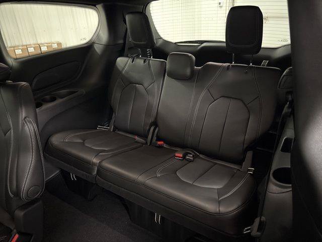New 2026 Chrysler Pacifica Select w/ S Appearance Package AWD/4WD image 35