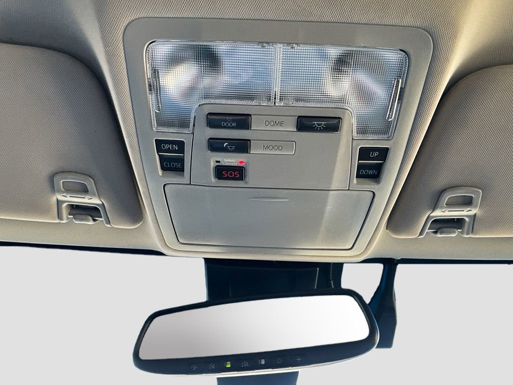 Used 2018 Toyota Avalon Limited image 38