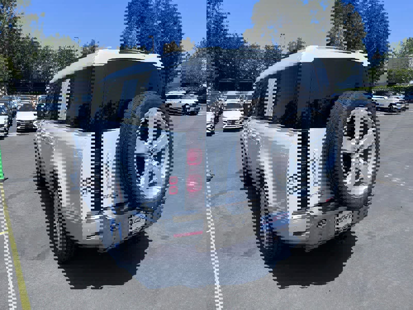 Used 2023 Land Rover Defender 130 SE image 4