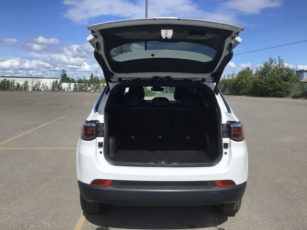 Used 2024 Jeep Compass Latitude image 11