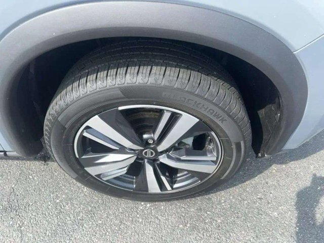 Used 2021 Nissan Rogue SL w/ Premium Package image 17