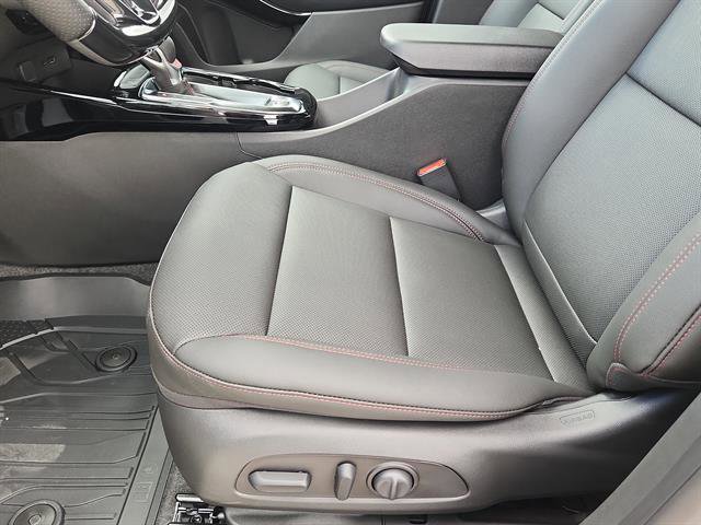 New 2025 Chevrolet Trax RS w/ Driver Confidence Package image 7