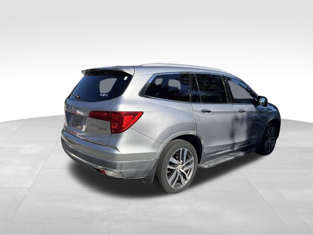 Used 2017 Honda Pilot Touring image 4