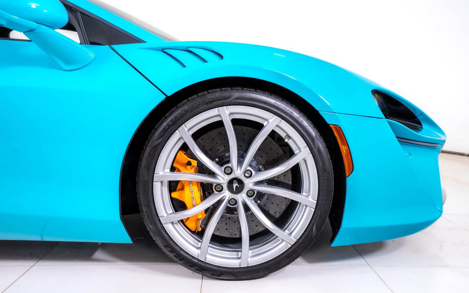 Used 2023 McLaren Artura RWD image 16