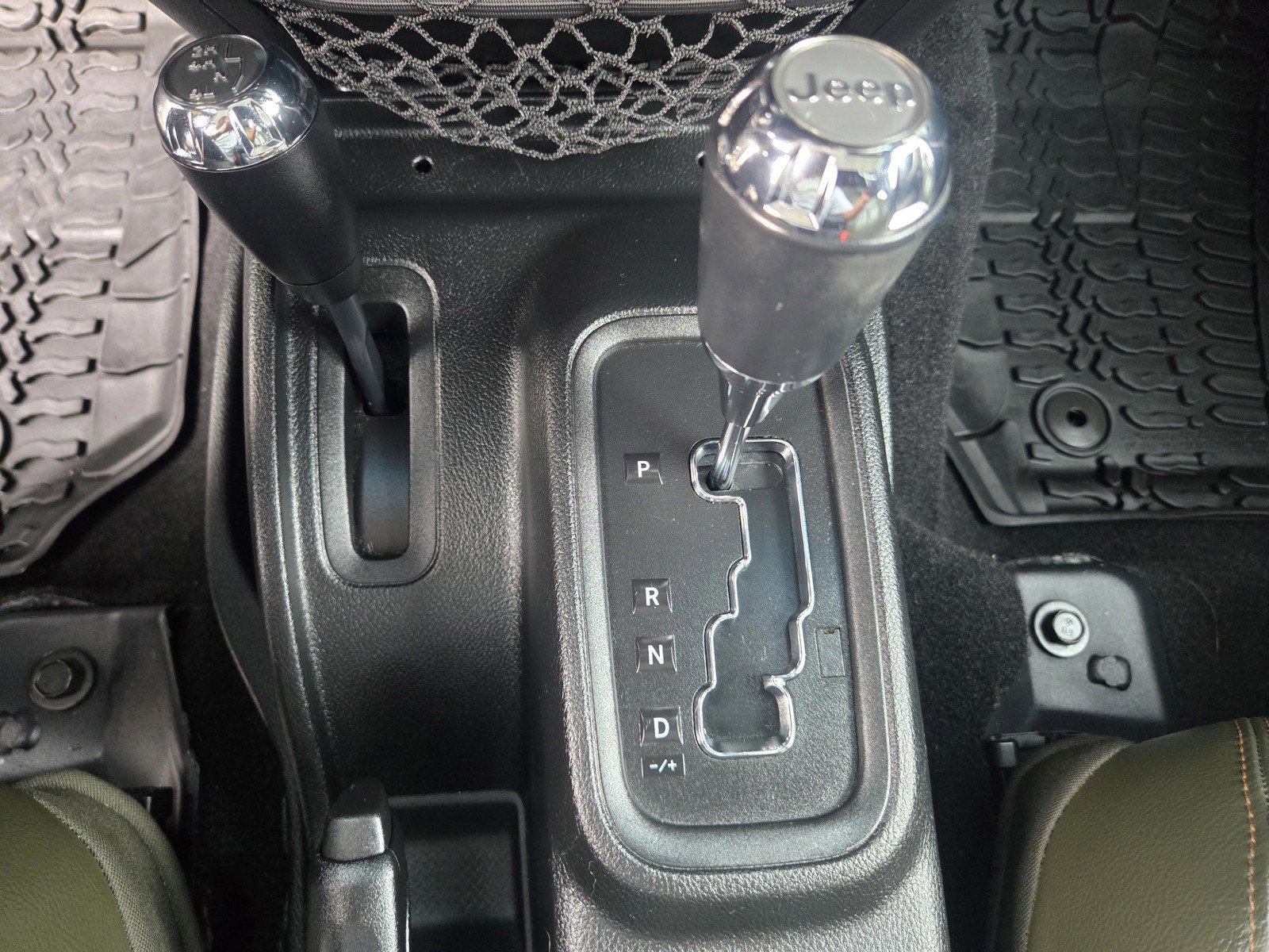 Used 2017 Jeep Wrangler Unlimited Sahara w/ Connectivity Group image 14