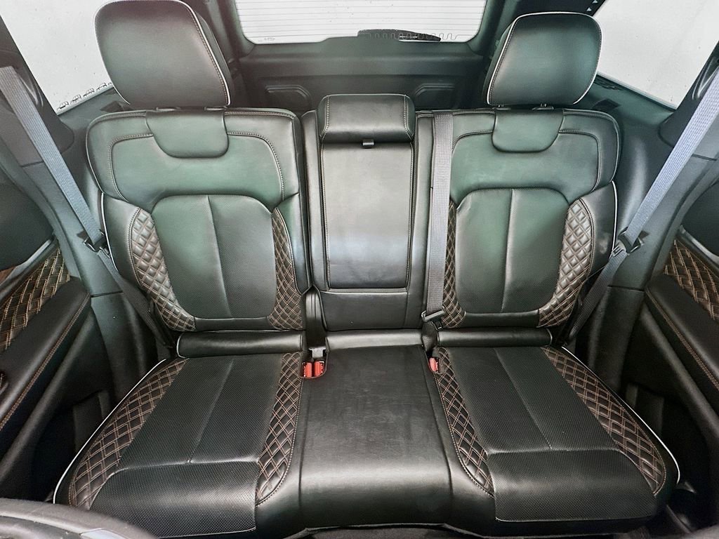 Used 2022 Jeep Grand Cherokee Summit AWD/4WD image 13