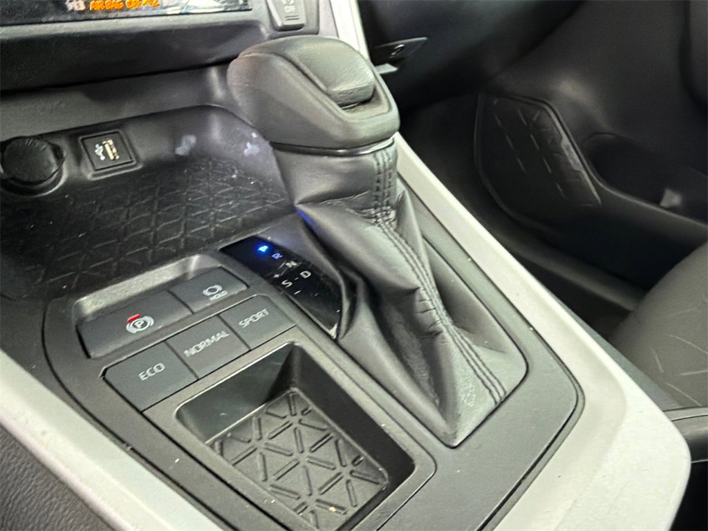 Used 2024 Toyota RAV4 XLE image 30