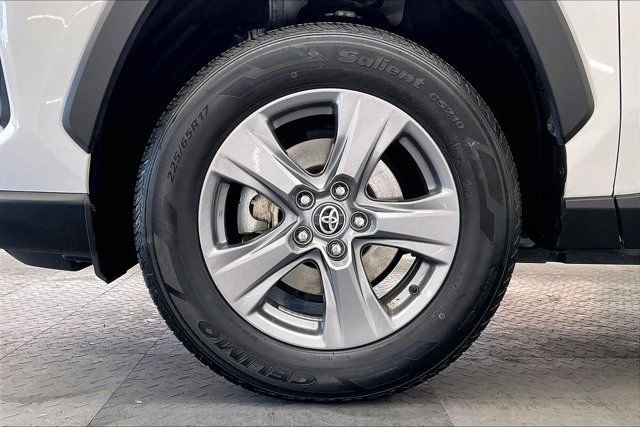 Used 2024 Toyota RAV4 XLE AWD/4WD image 8