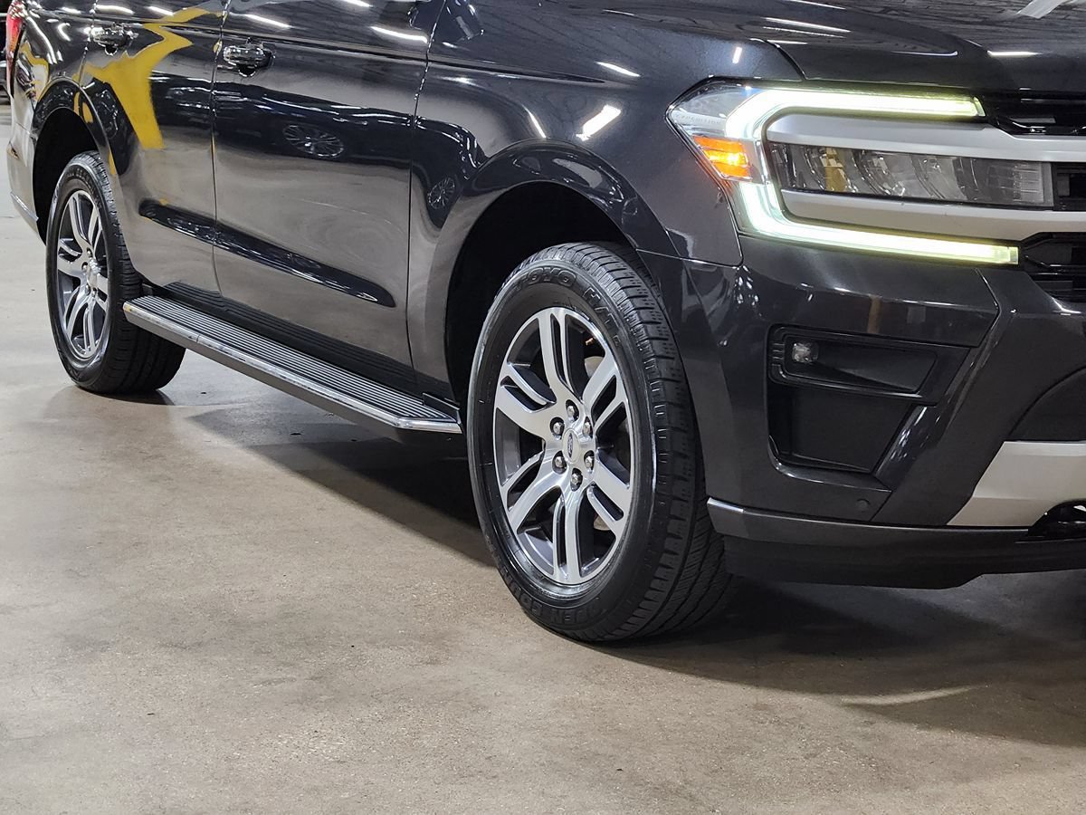 Used 2022 Ford Expedition XLT AWD/4WD image 16