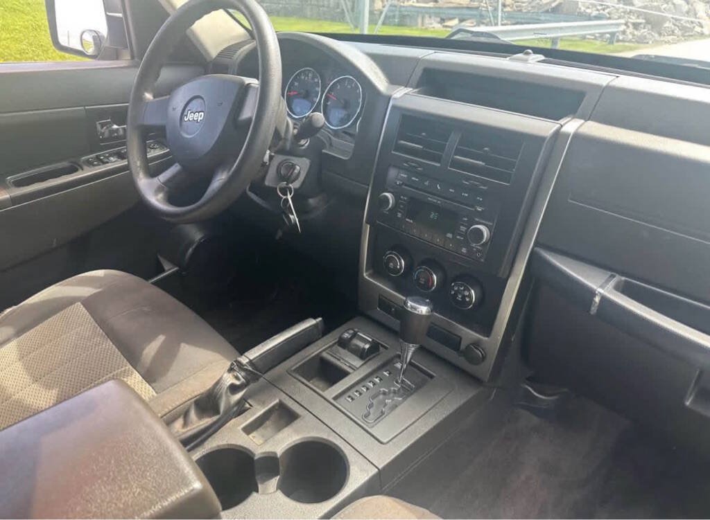 Used 2010 Jeep Liberty Sport w/ Popular Equipment Group AWD/4WD image 11