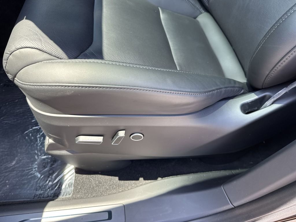 Used 2024 Tesla Model X image 42