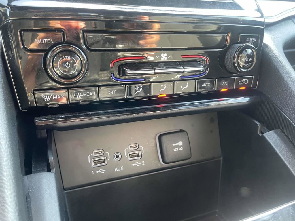 Certified 2025 Jeep Grand Cherokee Laredo X image 40