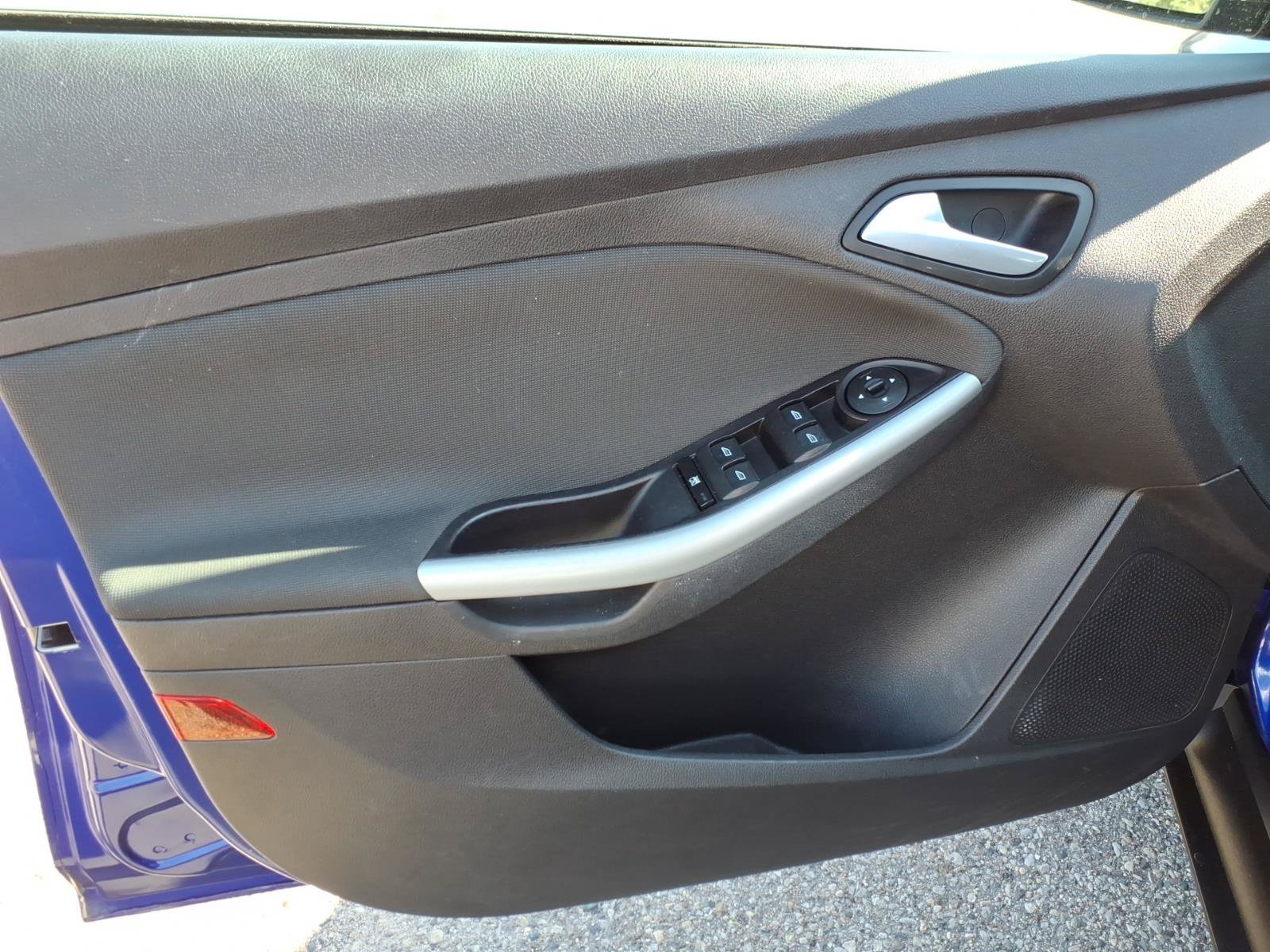 Used 2014 Ford Focus SE w/ Equipment Group 201A FWD image 15