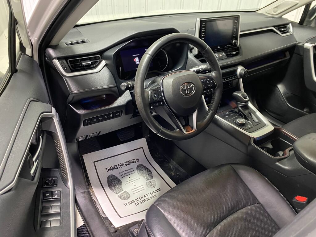 Used 2019 Toyota RAV4 Limited w/ Advanced Technology Package AWD/4WD image 7