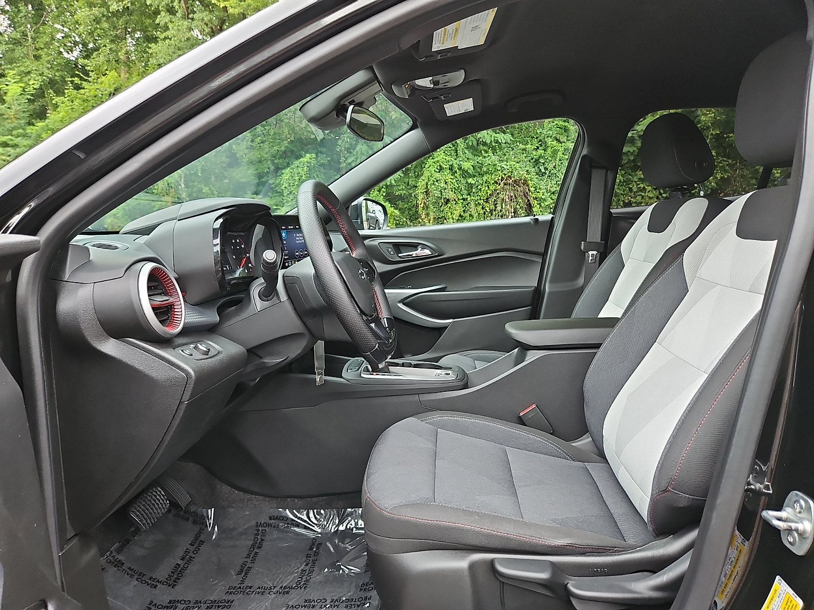 Used 2024 Chevrolet Trax RS w/ Driver Confidence Package FWD image 13