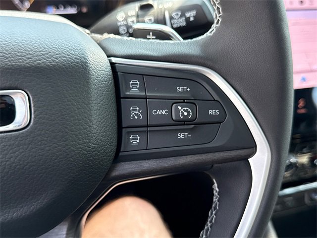 New 2025 Jeep Grand Cherokee Limited w/ Black Appearance Package image 19