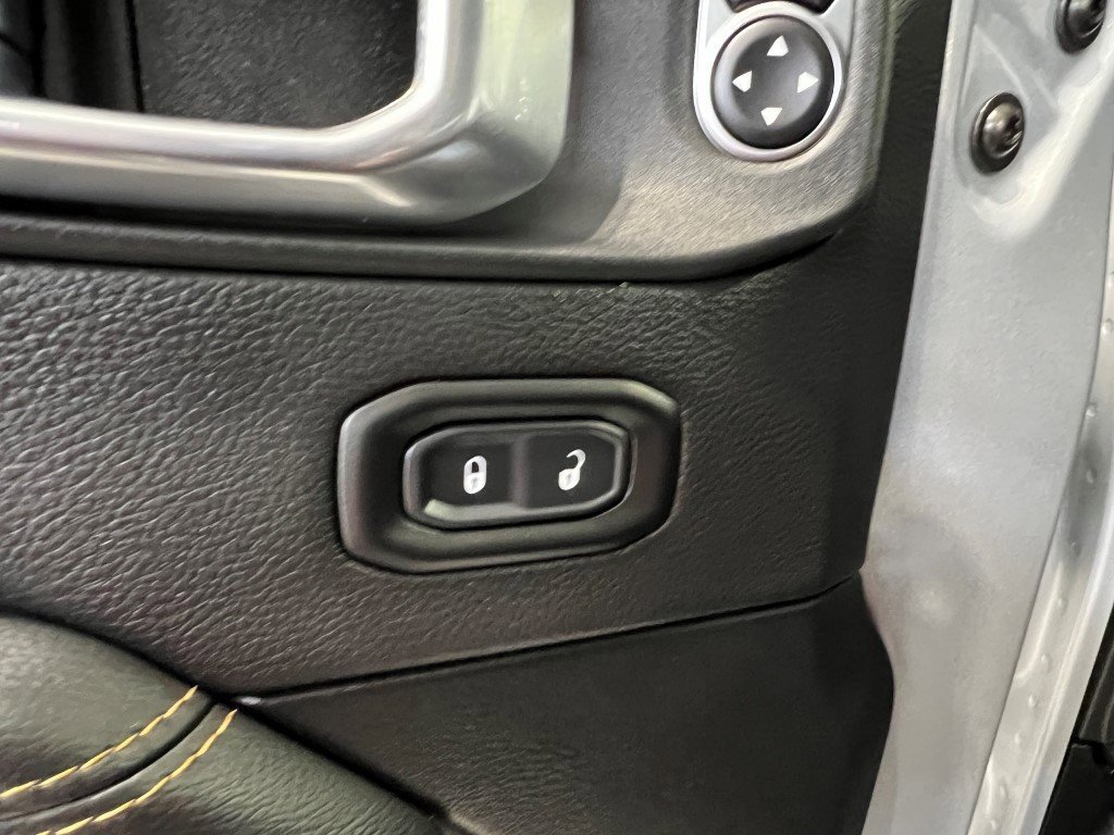 Used 2022 Jeep Wrangler Unlimited Sahara image 29
