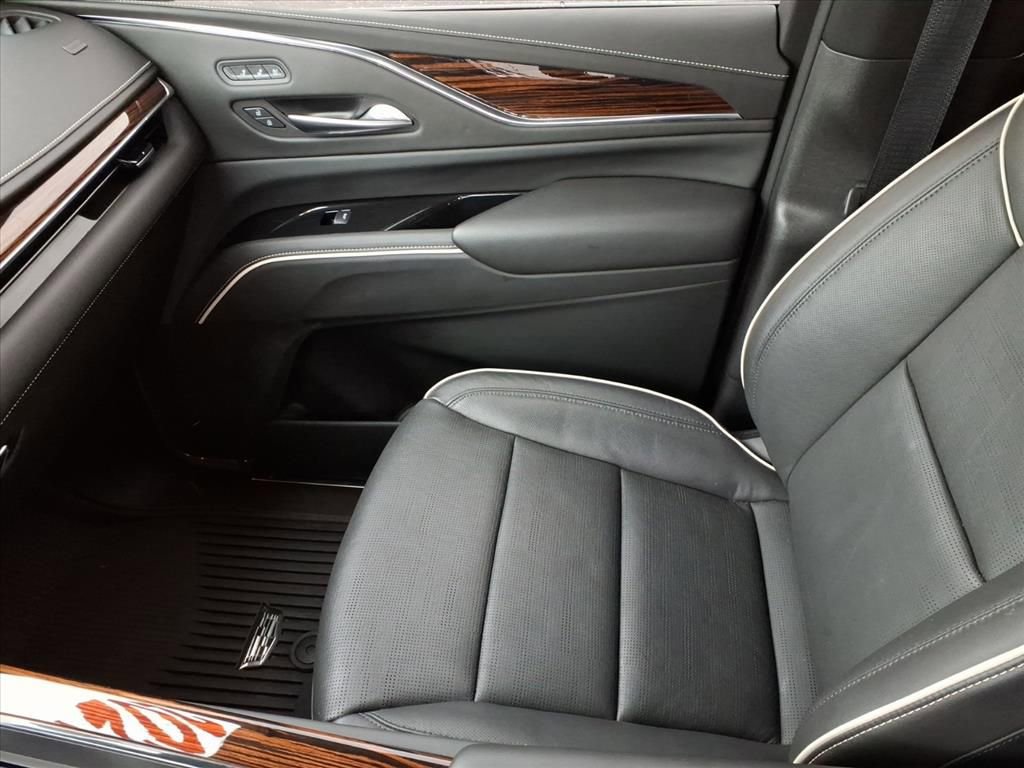 Used 2021 Cadillac Escalade Premium Luxury image 23