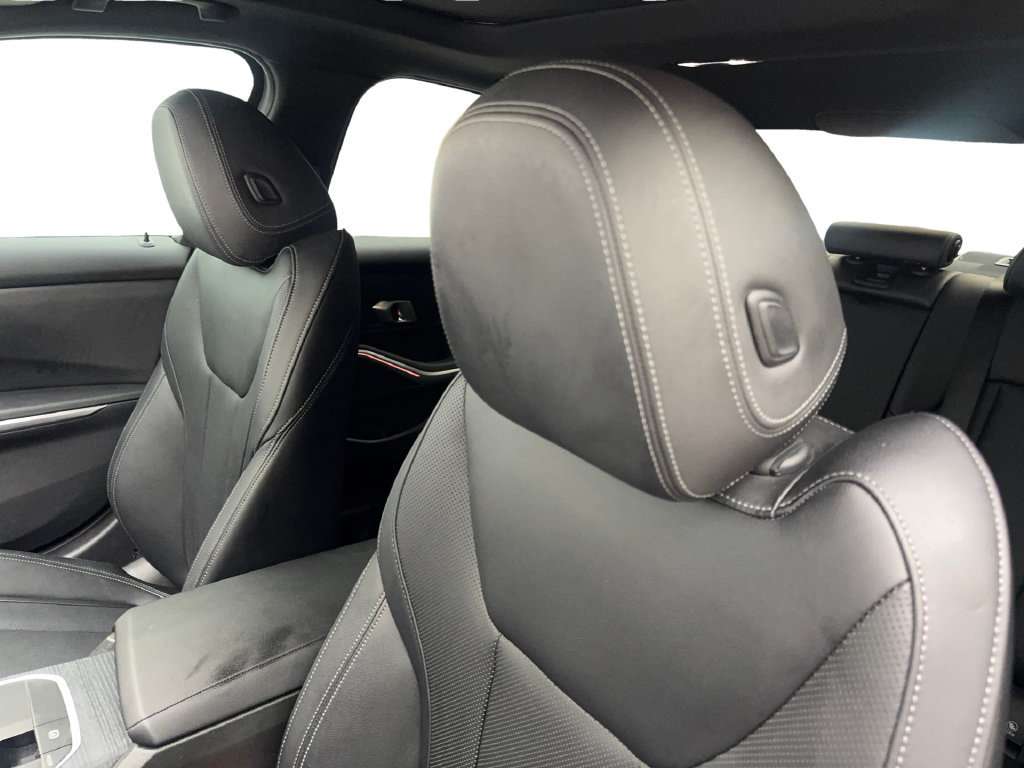 Used 2025 BMW 330i Sedan w/ Premium Package RWD image 29