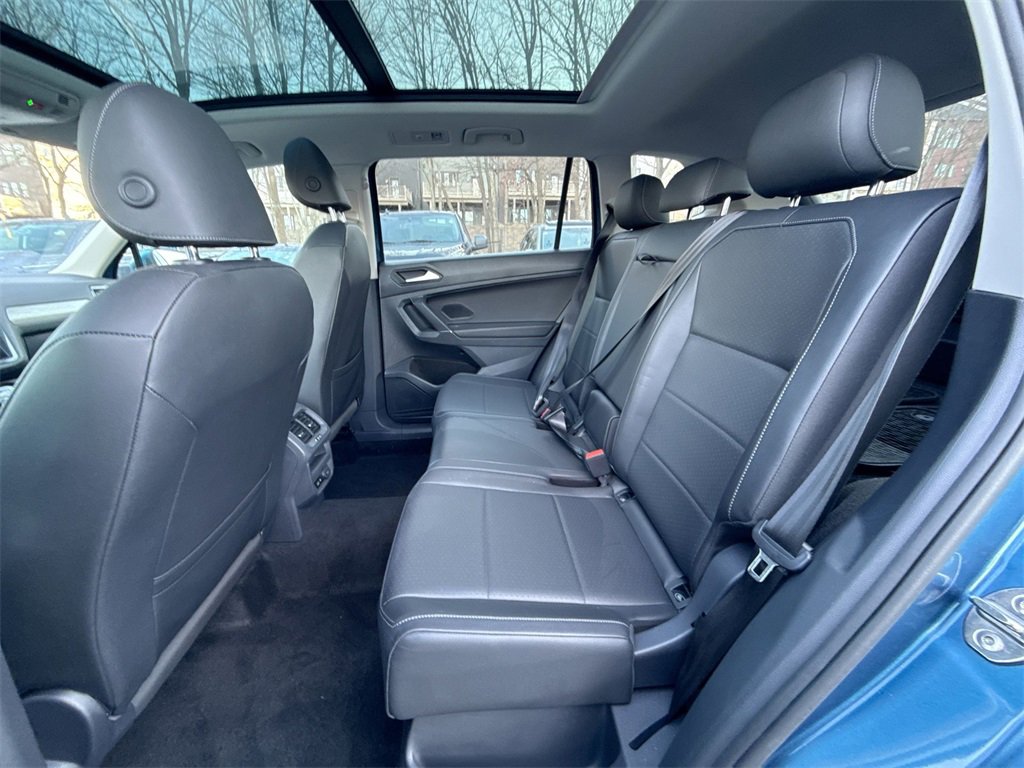 Used 2020 Volkswagen Tiguan SE w/ Panoramic Sunroof Package image 24