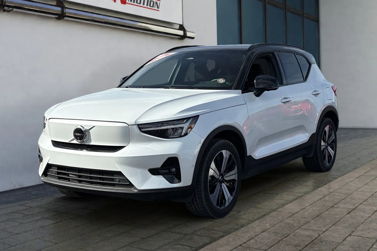 Used 2023 Volvo XC40 Recharge Plus image 7