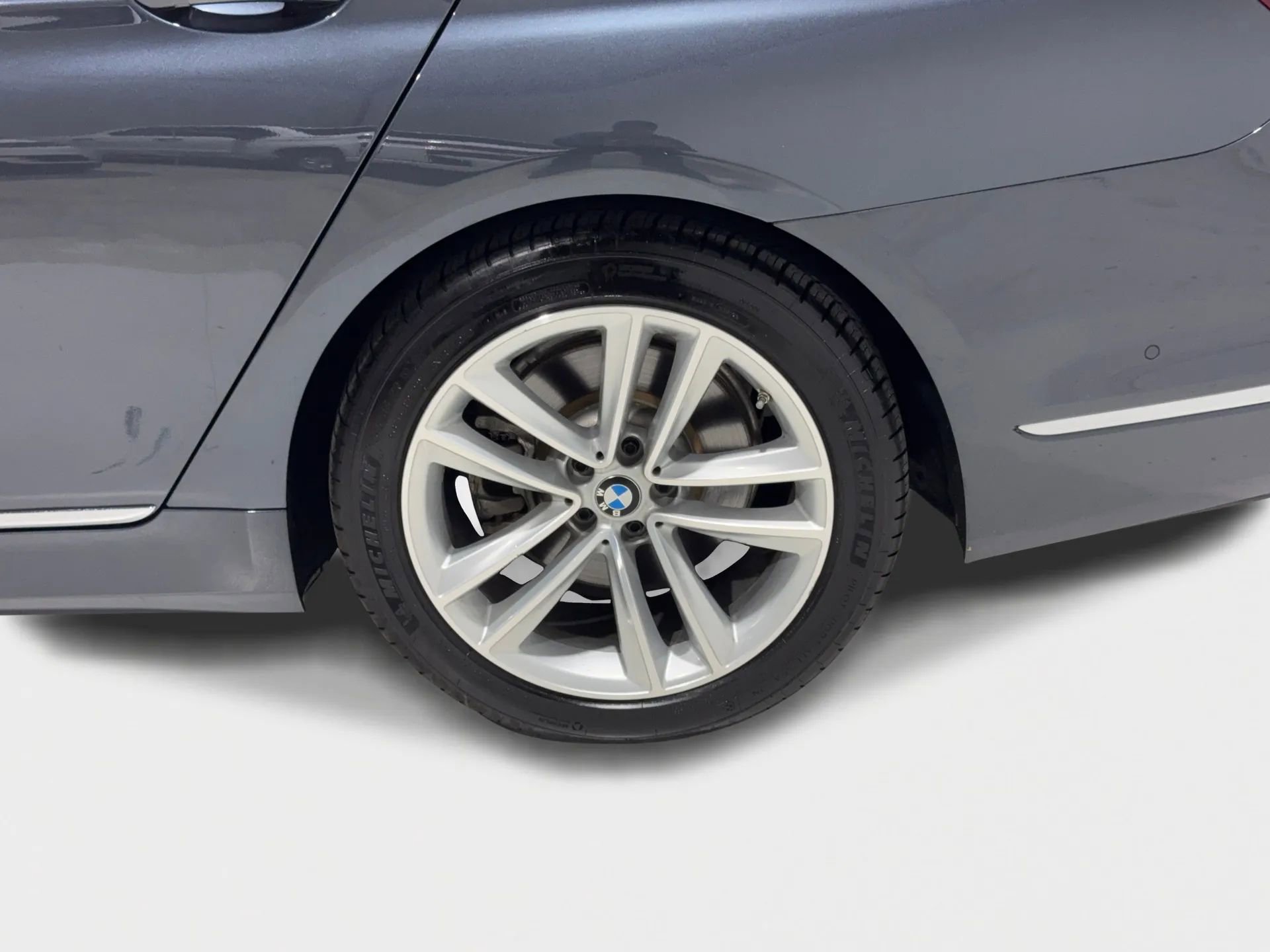 Used 2017 BMW 750i xDrive image 35