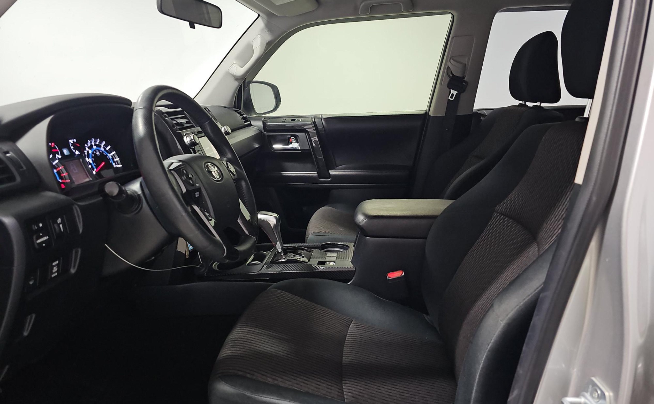 Used 2018 Toyota 4Runner TRD Off-Road AWD/4WD image 5