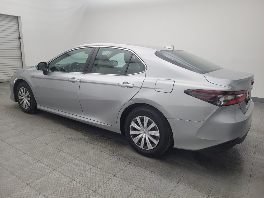 Used 2021 Toyota Camry LE image 3
