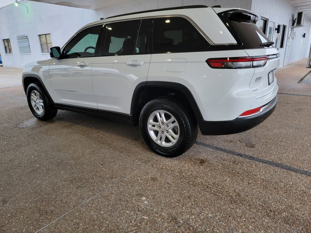 Used 2025 Jeep Grand Cherokee Laredo w/ Trailer Tow Package image 4