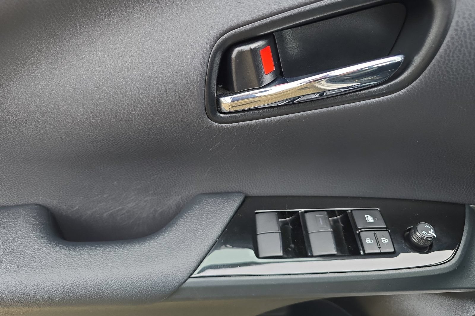 Used 2021 Toyota Prius Prime Limited w/ Carpet Mat Package (TMS) FWD image 8