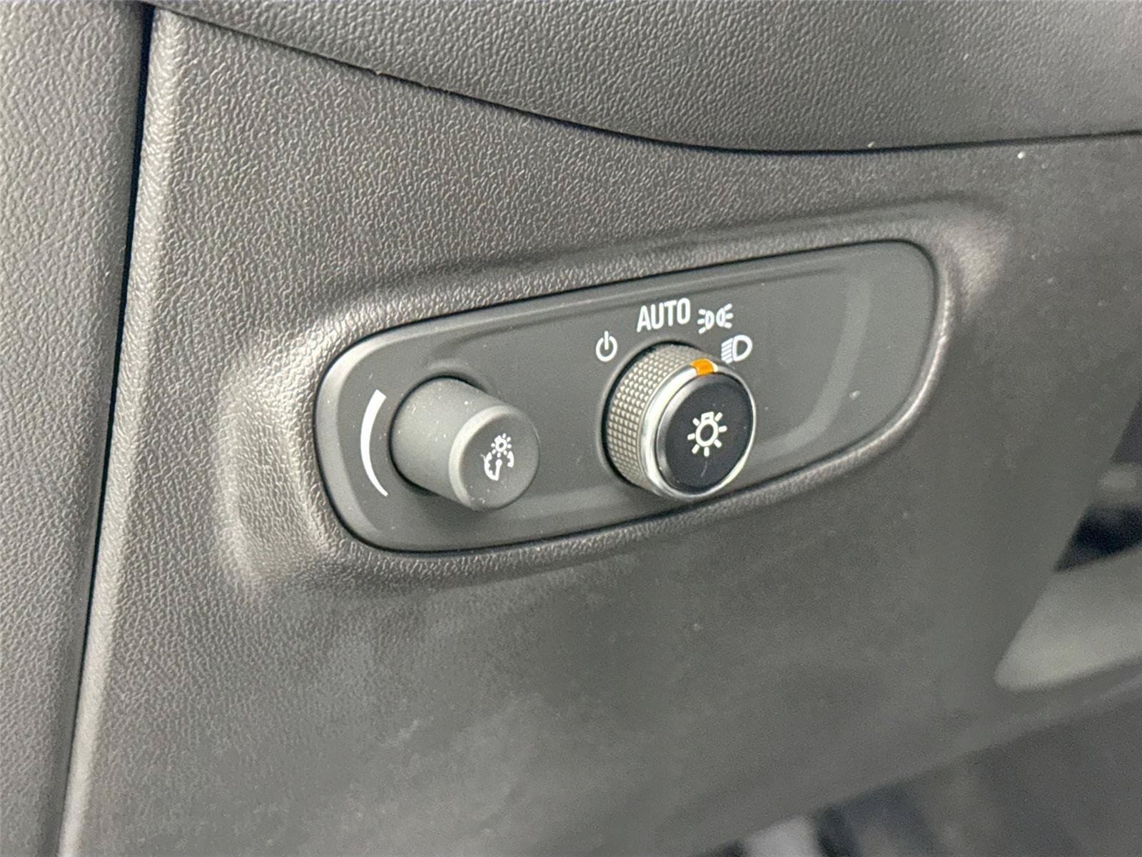 Used 2020 Chevrolet Equinox LT AWD/4WD image 14